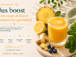 Verre de Jus boost à l'ananas, citron, gingembre et myrtilles pour le goûter.